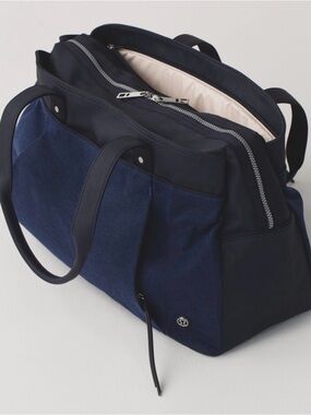 Lululemon Om The Day Bag
Sapphire Blue